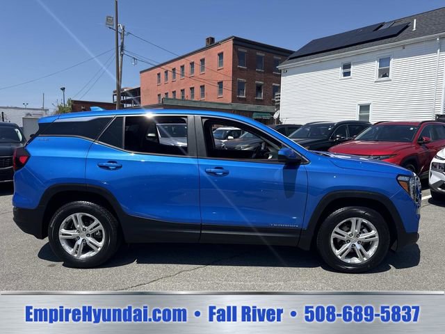 Used 2024 GMC Terrain SLE AWD/4WD image 3