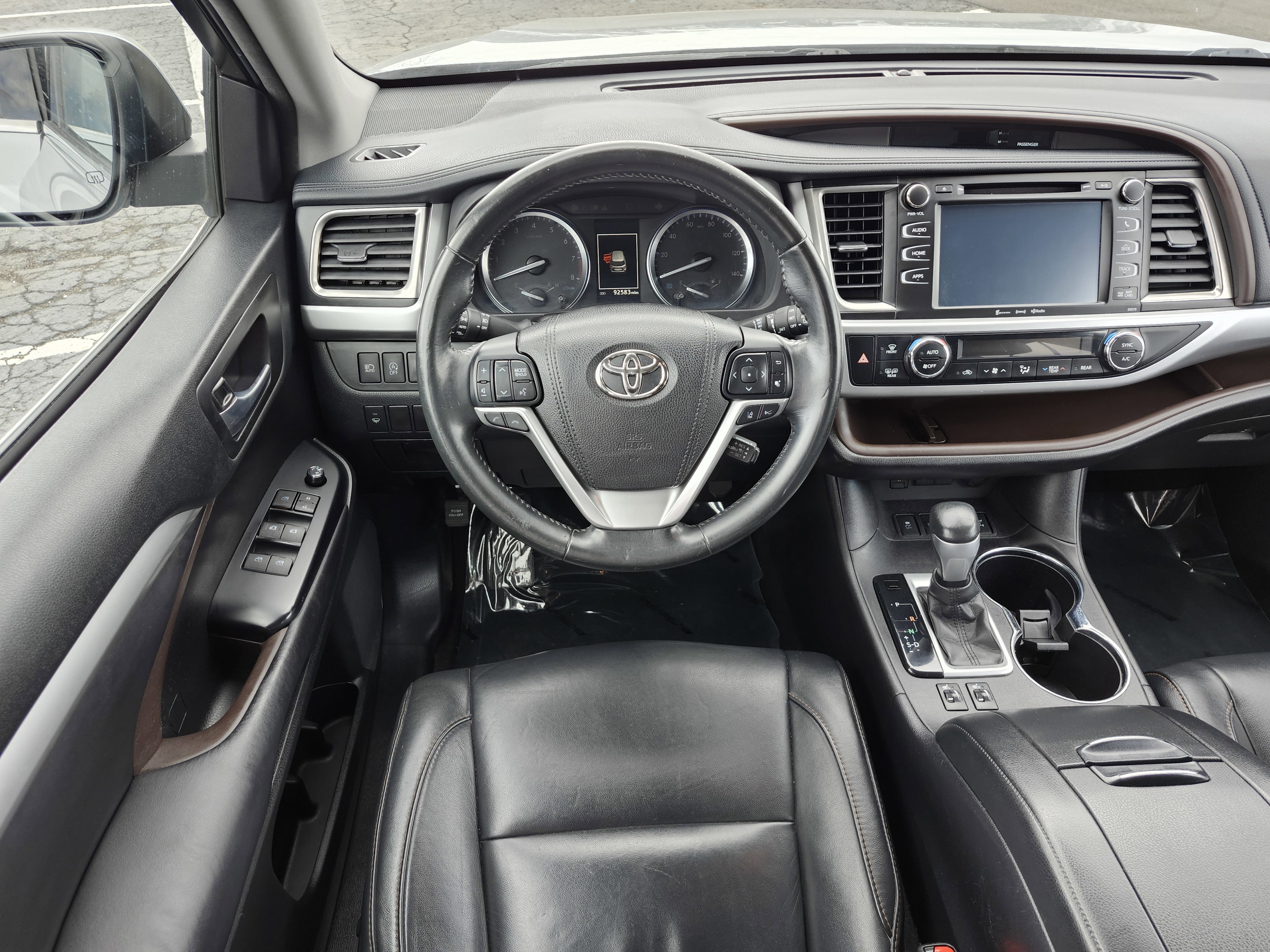 Used 2017 Toyota Highlander XLE image 31