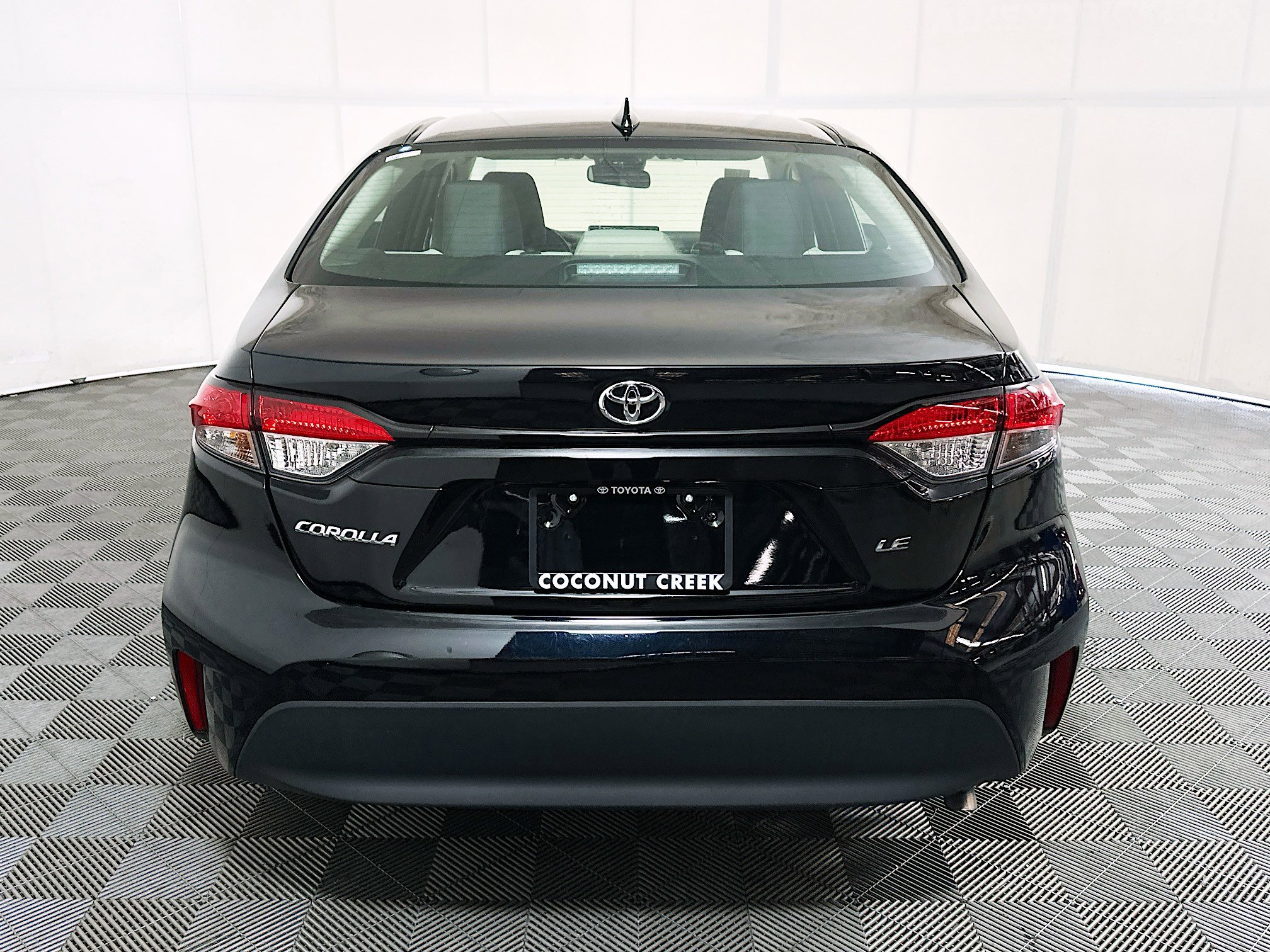 Used 2025 Toyota Corolla LE FWD image 4