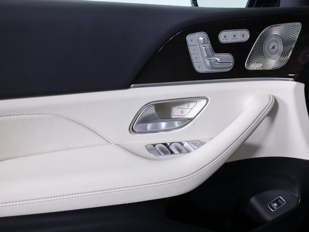 Used 2025 Mercedes-Benz GLS 450 4MATIC image 10