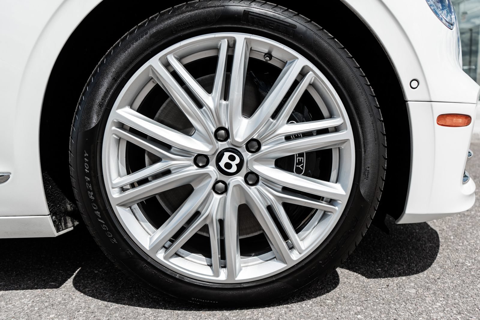 Certified 2023 Bentley Flying Spur V8 AWD/4WD image 16