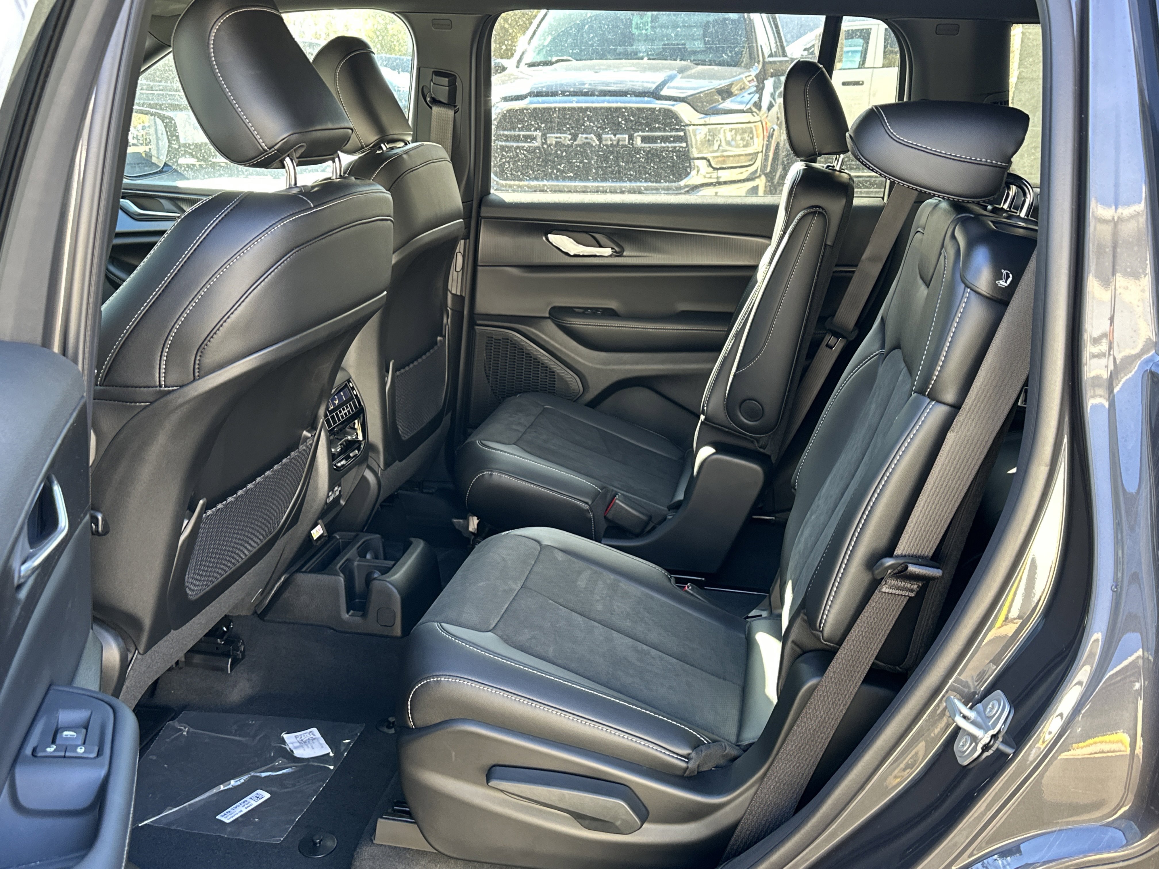 New 2025 Jeep Grand Cherokee L Altitude image 31