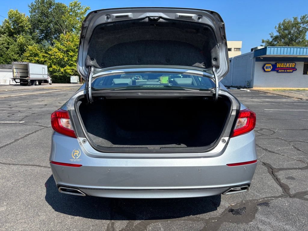 Used 2018 Honda Accord Touring image 11