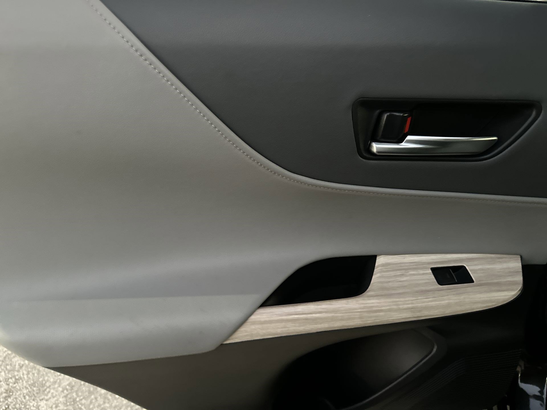 Used 2024 Toyota Venza XLE image 27