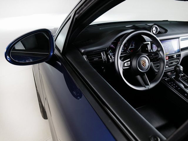 Certified 2026 Porsche Macan AWD/4WD image 27