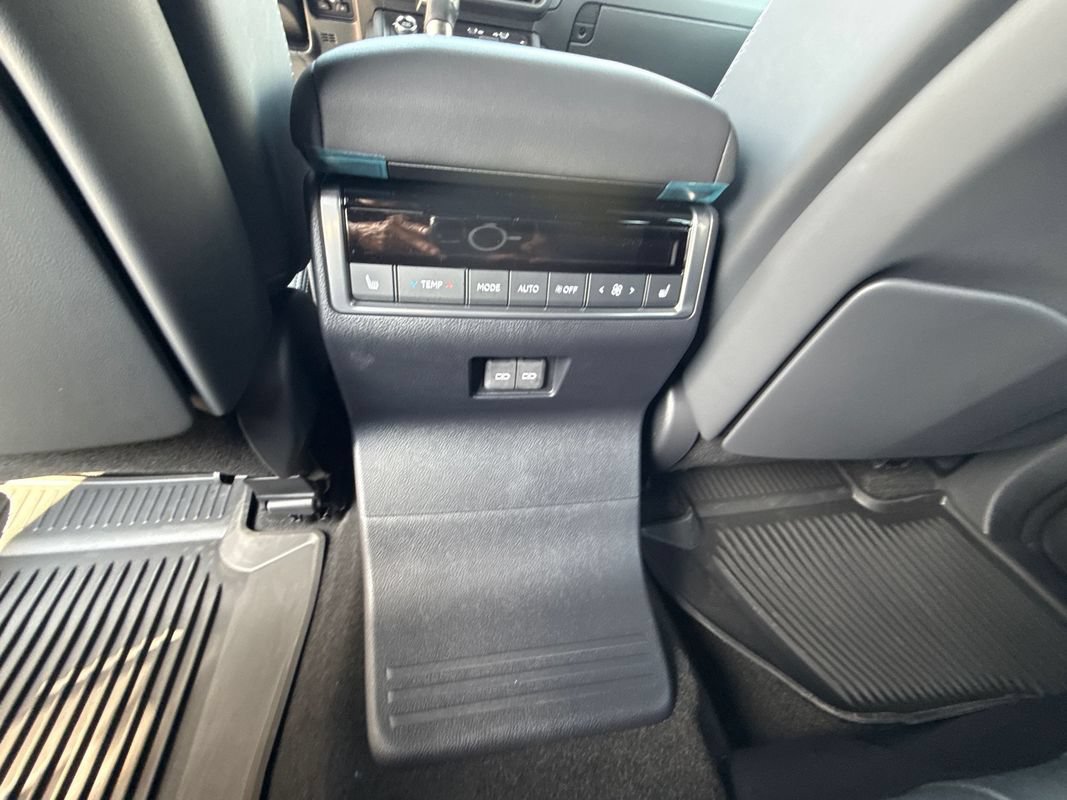 Used 2026 Lexus GX 550 w/ Accessory Package (2T) AWD/4WD image 18