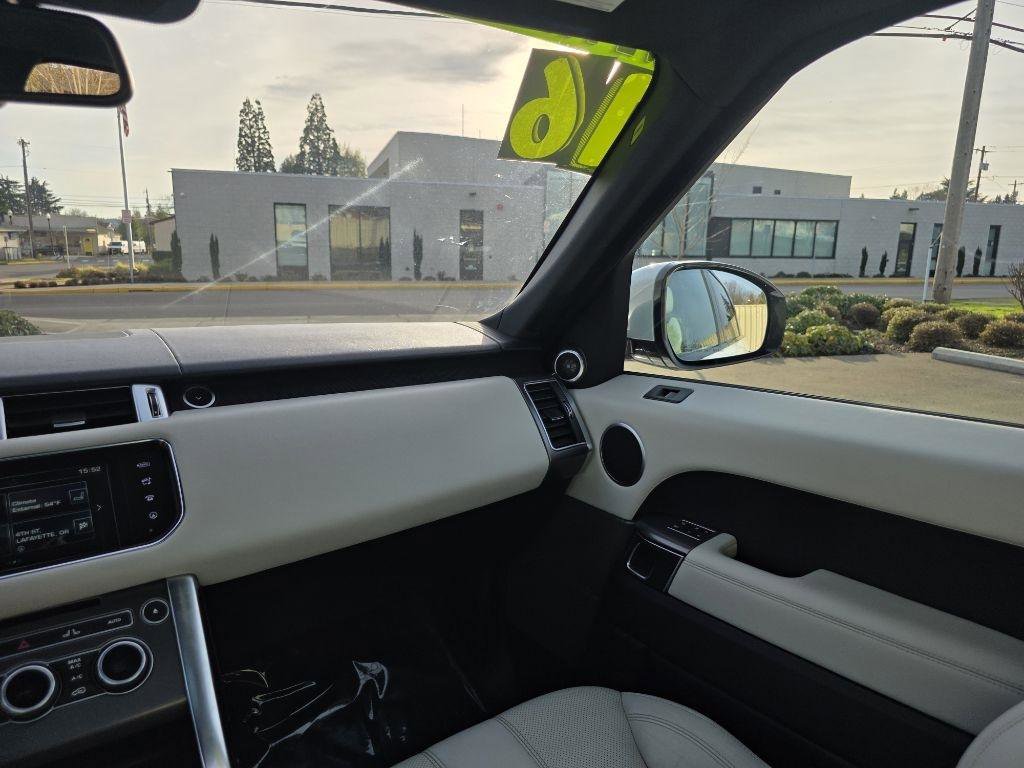 Used 2016 Land Rover Range Rover Sport SE image 15