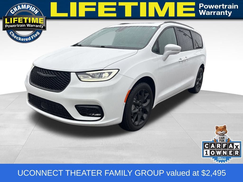 Used 2022 Chrysler Pacifica Limited w/ Uconnect Theater Family Group
