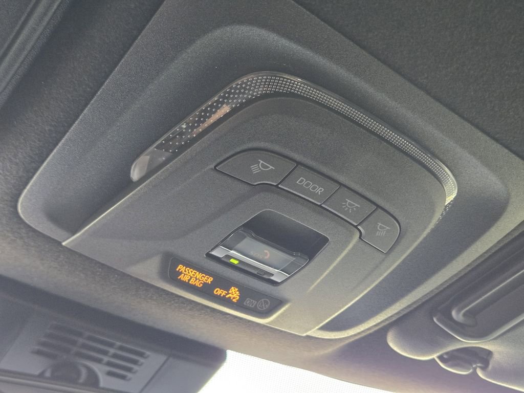 Used 2025 Toyota Corolla SE w/ SE Package image 30