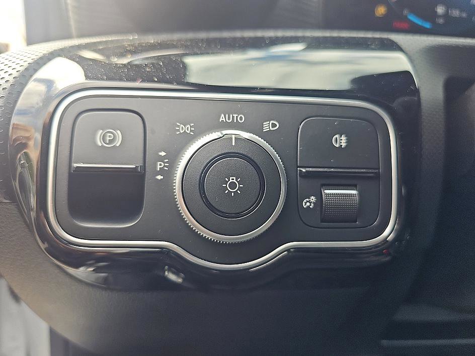 Used 2023 Mercedes-Benz CLA 250 4MATIC image 15