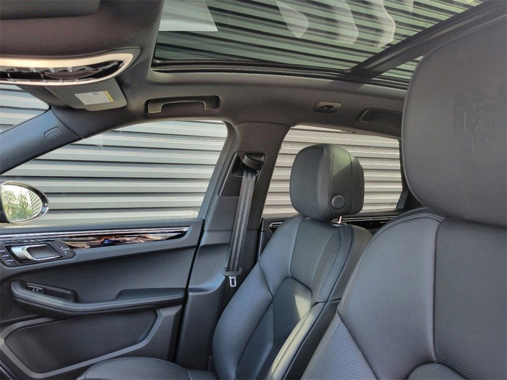 Certified 2025 Porsche Macan image 21