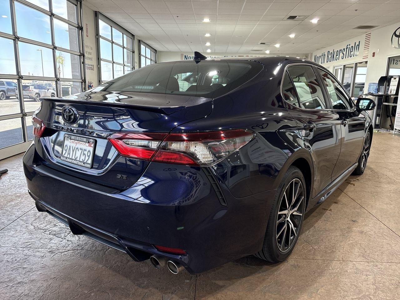 Used 2022 Toyota Camry SE w/ Convenience Package FWD image 2