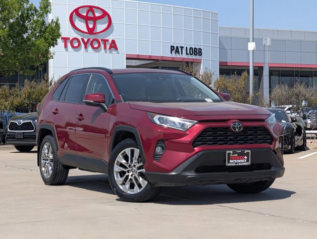Used 2020 Toyota RAV4 XLE Premium image 2