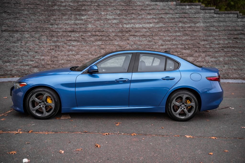 Used 2017 Alfa Romeo Giulia AWD image 9