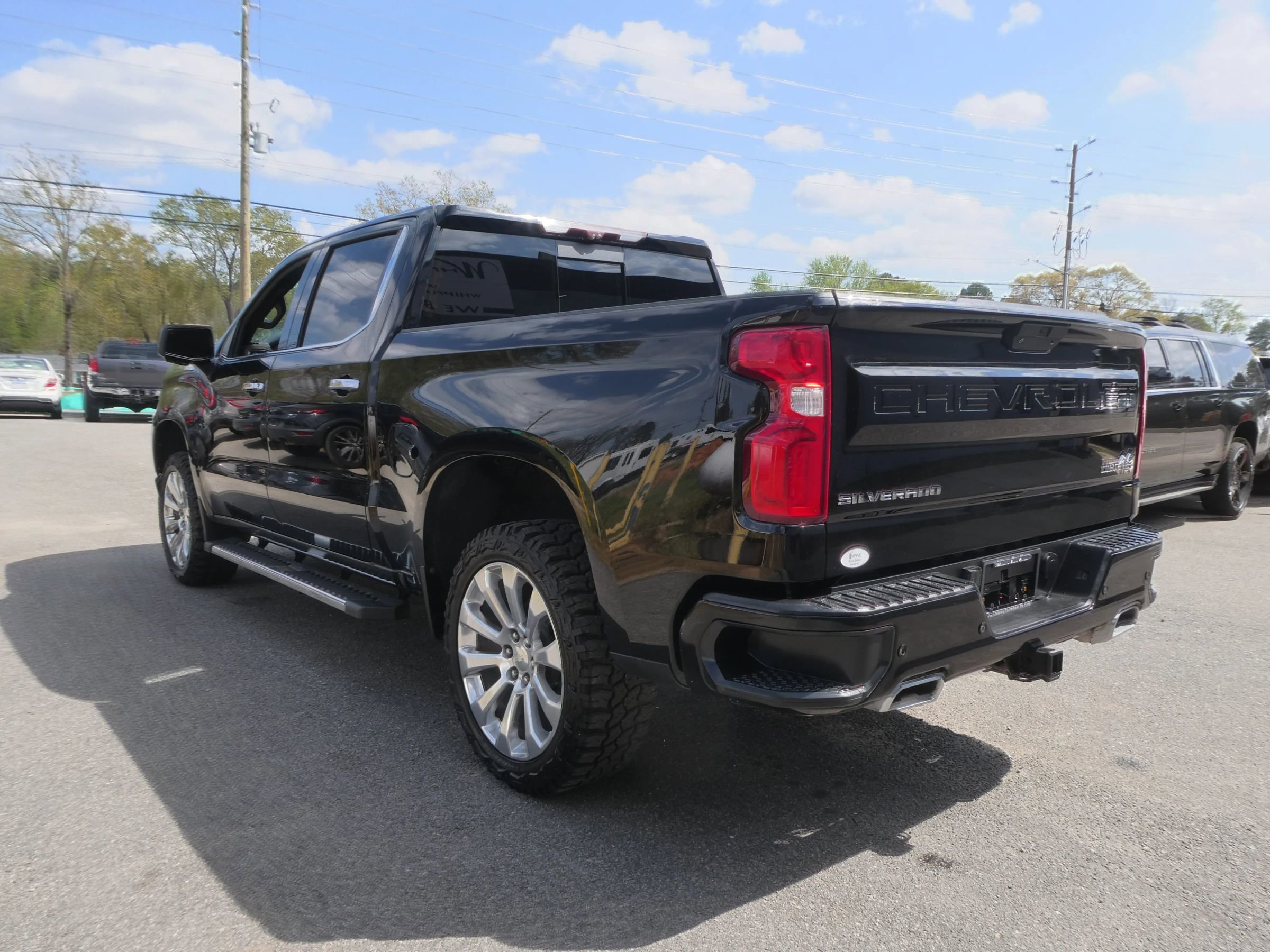 Used 2020 Chevrolet Silverado 1500 High Country w/ Technology Package AWD/4WD image 8