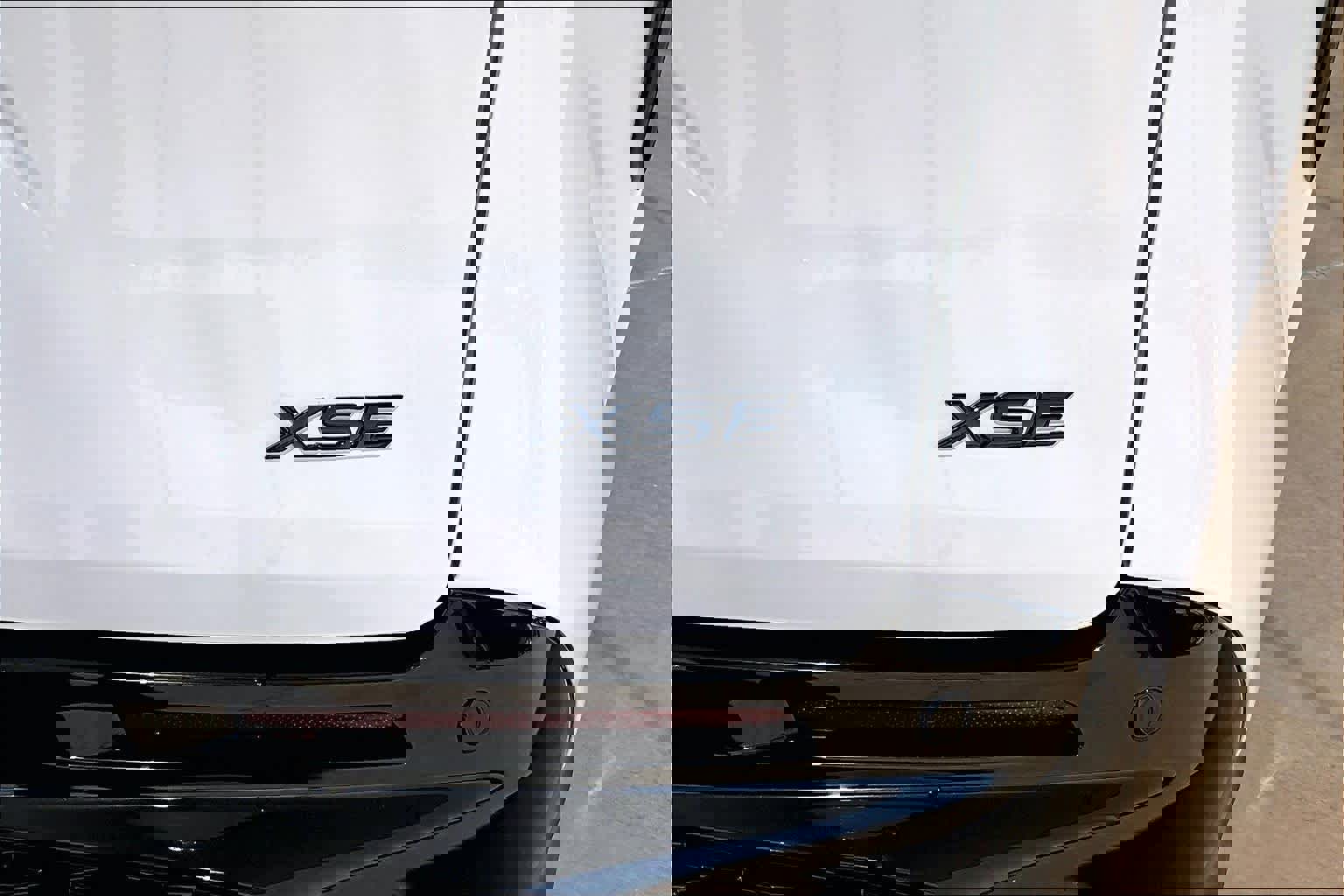 Used 2025 Toyota Sienna XSE image 10