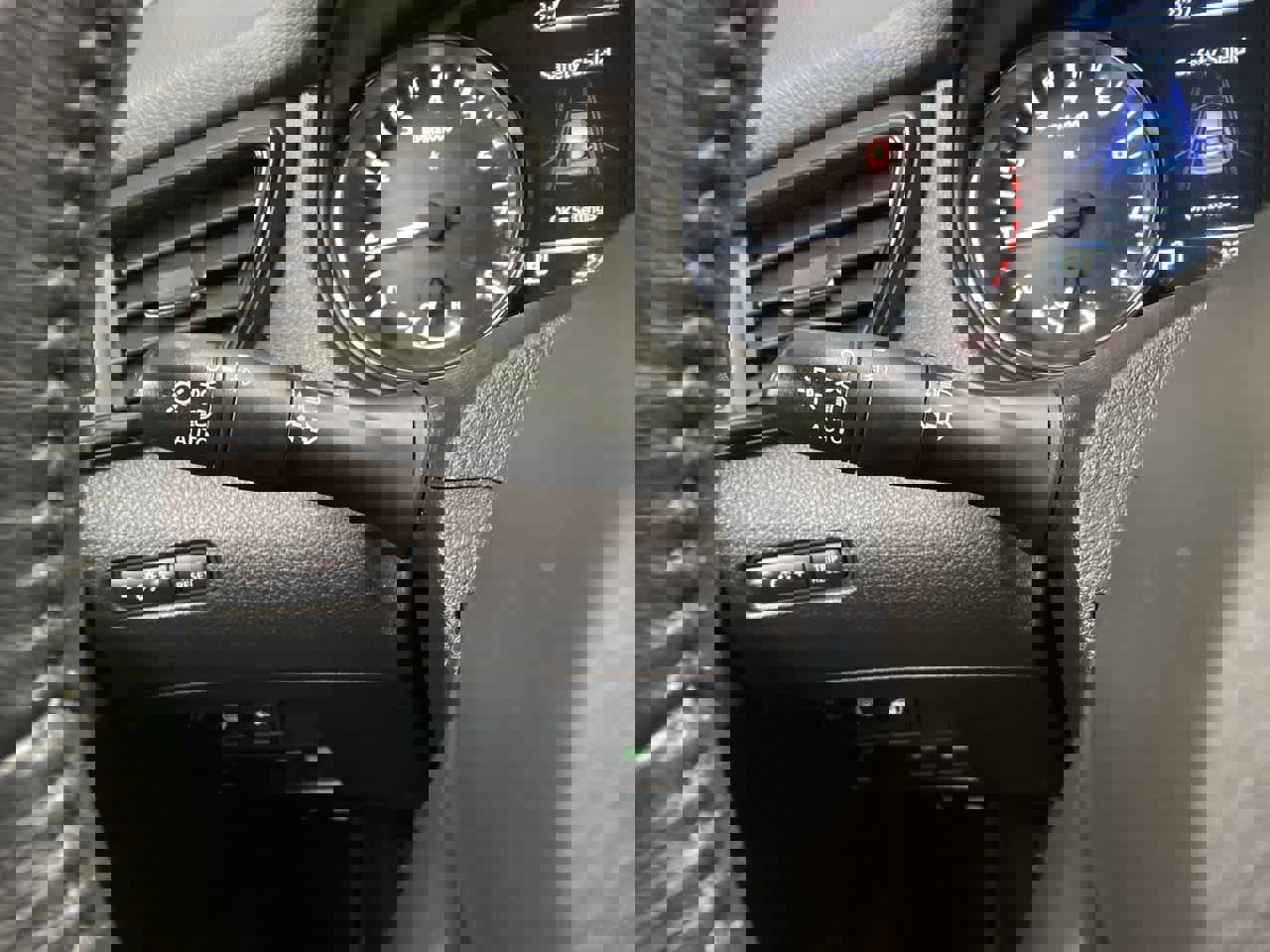 Used 2017 Nissan Rogue SL w/ SL Premium Package image 25