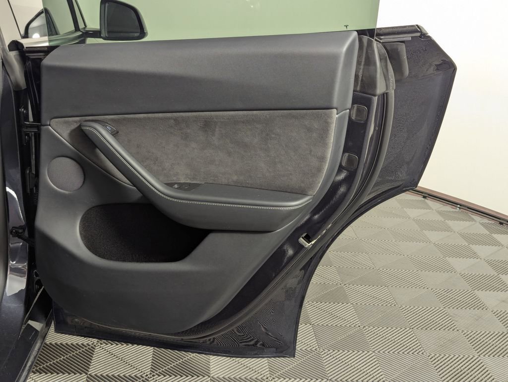 Used 2025 Tesla Model Y Performance image 51