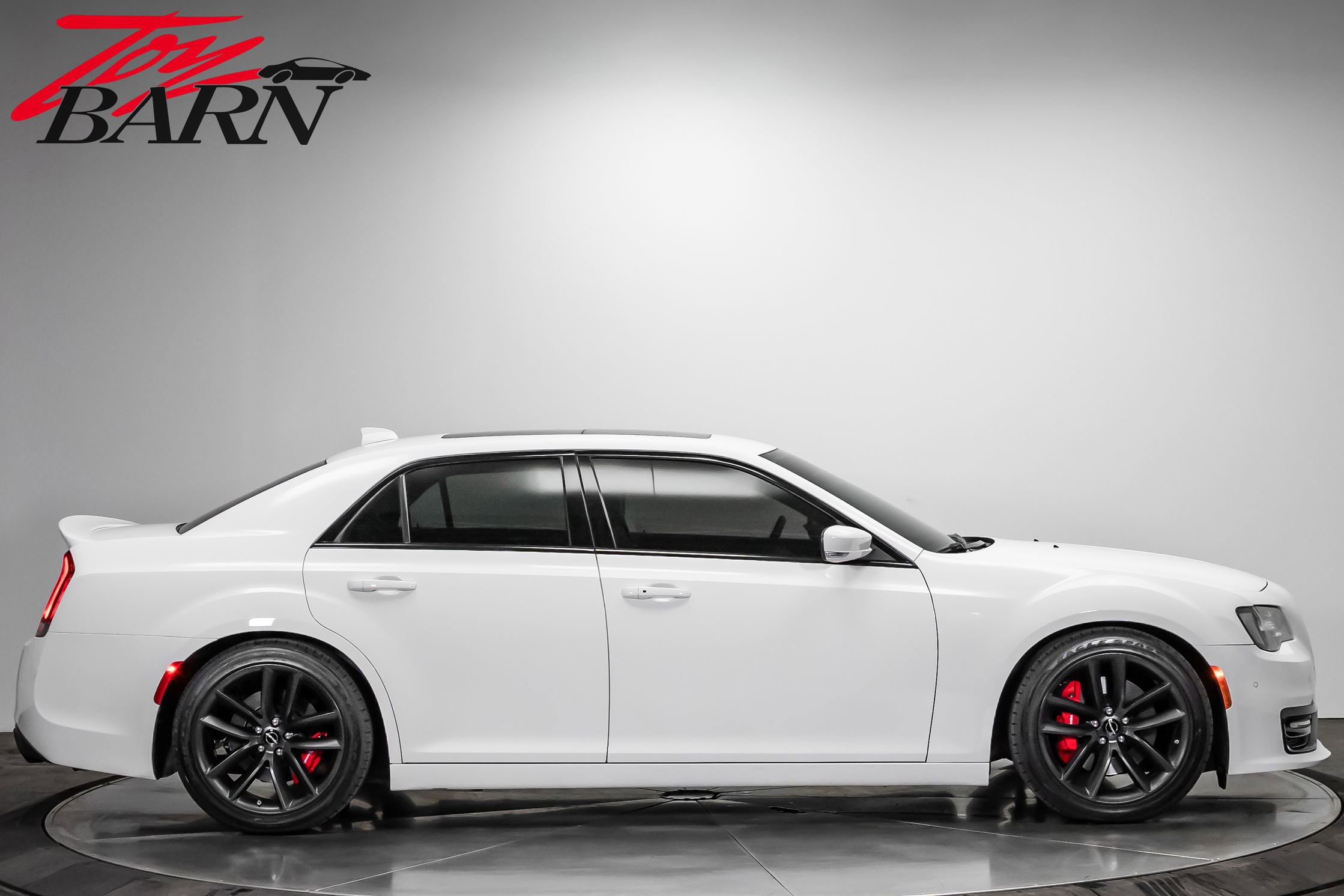 Used 2023 Chrysler 300 C RWD image 6