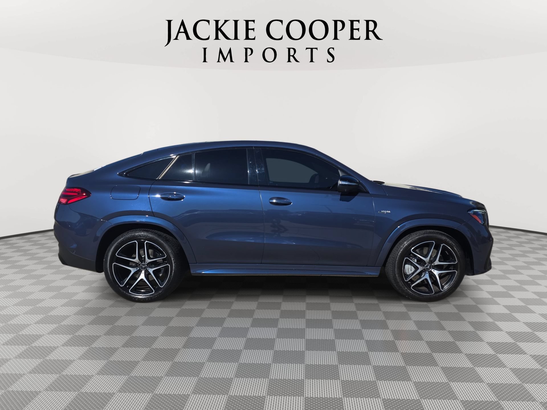 Used 2024 Mercedes-Benz GLE 53 AMG 4MATIC Coupe w/ Driver Assistance Package image 4