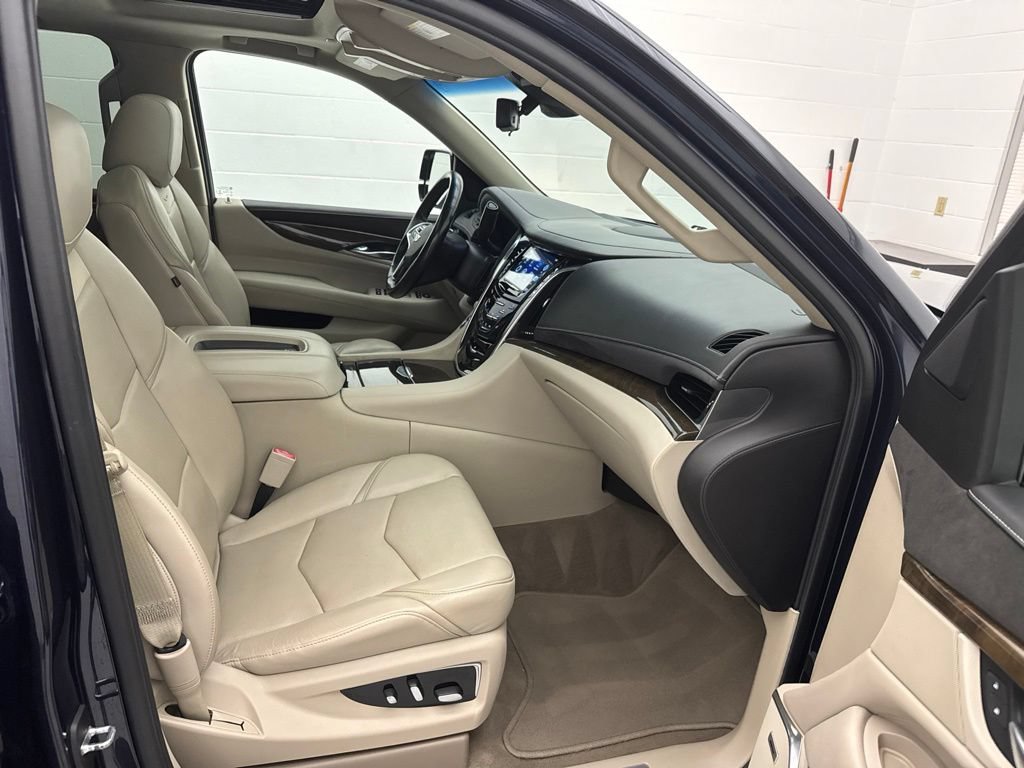 Used 2019 Cadillac Escalade Premium Luxury AWD/4WD image 64