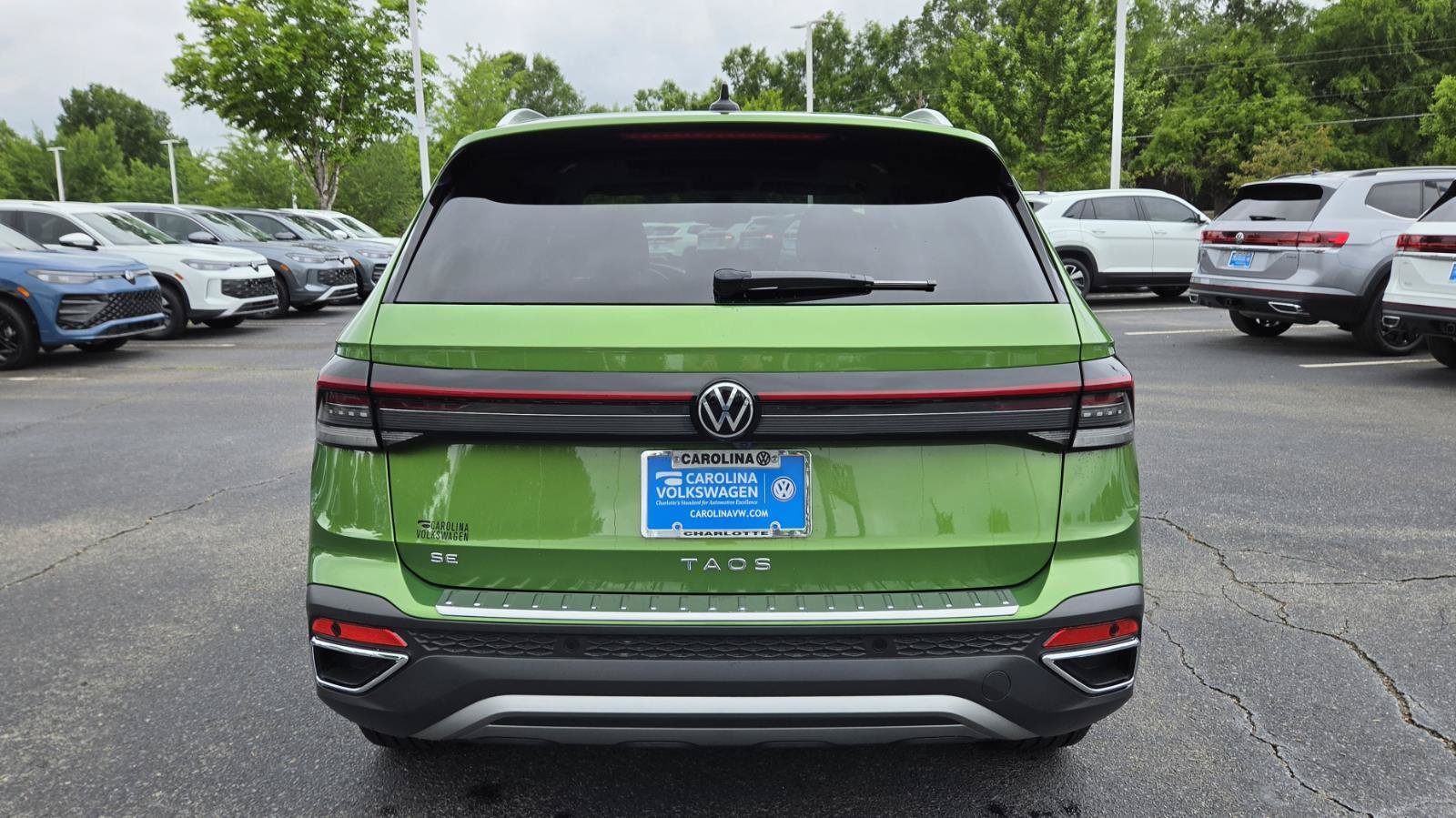 Certified 2025 Volkswagen Taos SE w/ Panoramic Sunroof Package FWD image 4