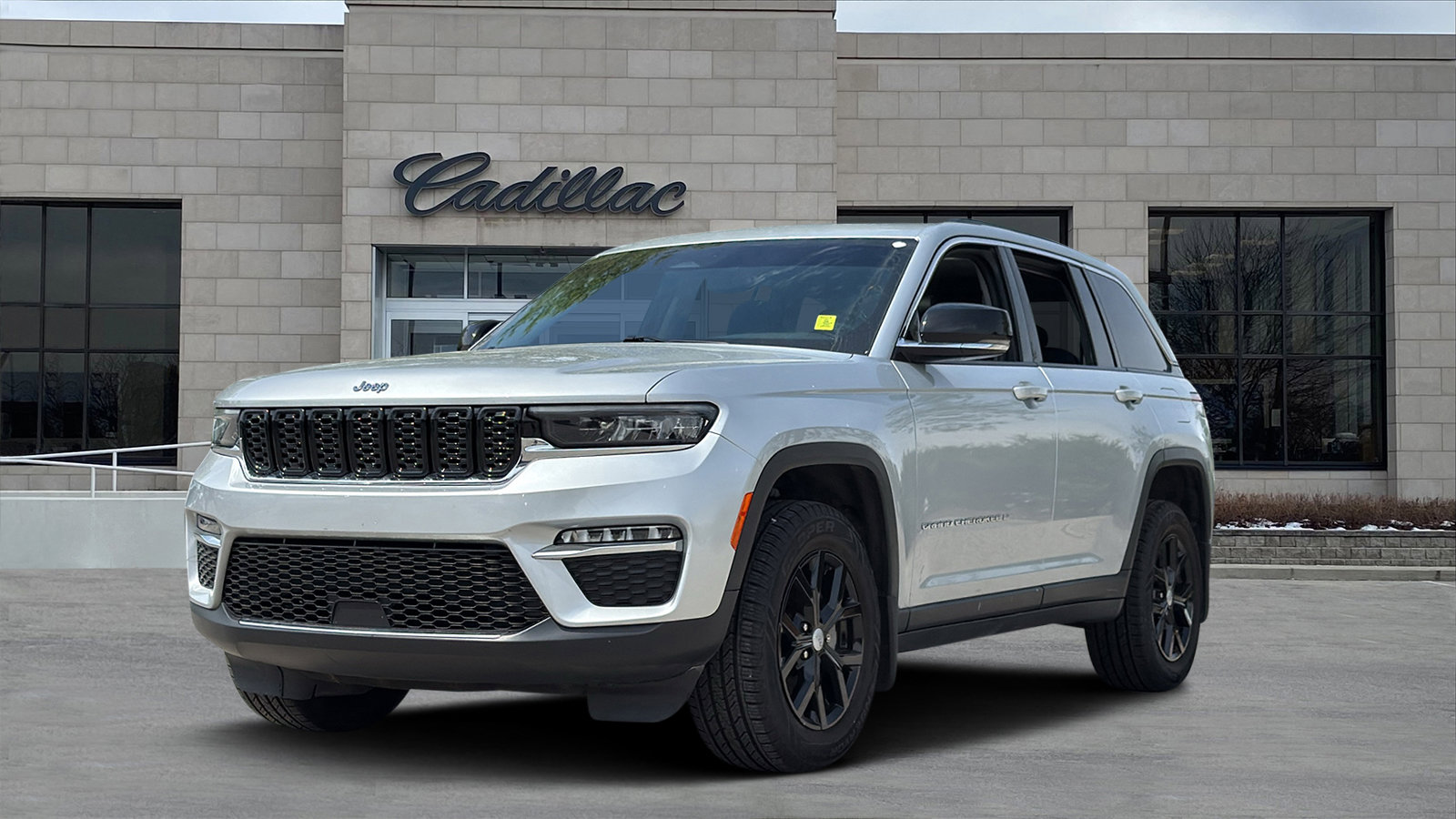 Used 2022 Jeep Grand Cherokee Limited AWD/4WD image 5