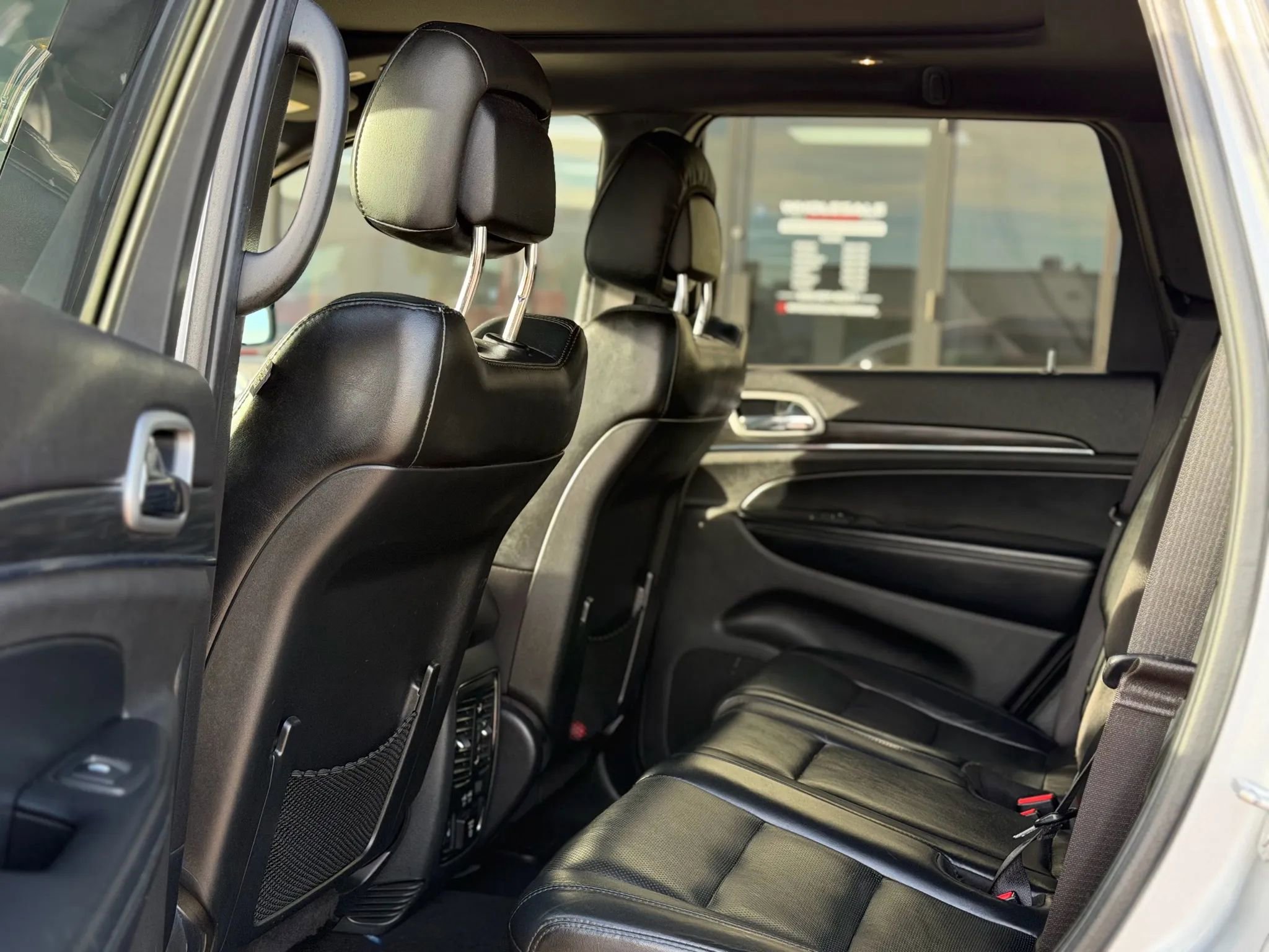 Used 2020 Jeep Grand Cherokee Limited w/ Luxury Group II image 11