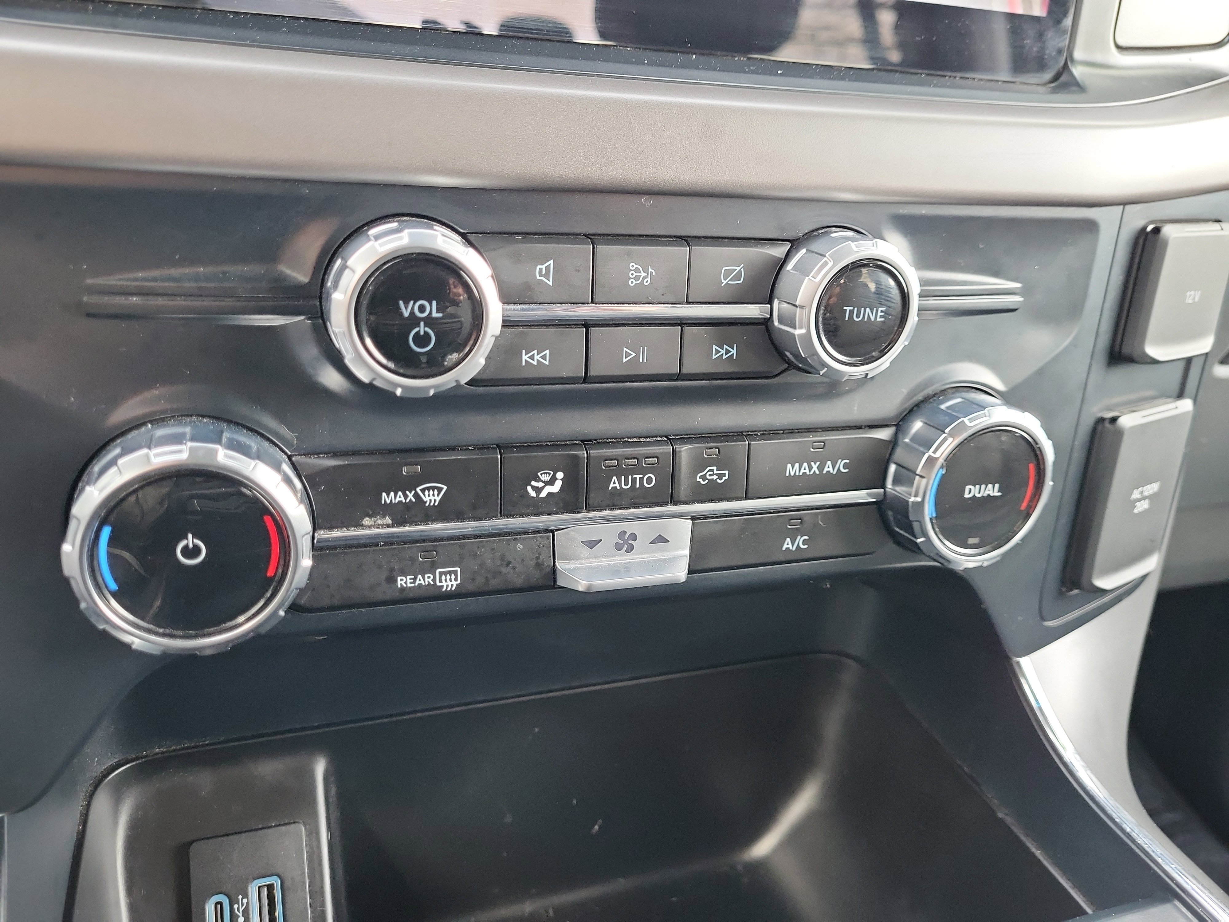 Used 2024 Ford F150 XLT w/ Mobile Office Package image 27