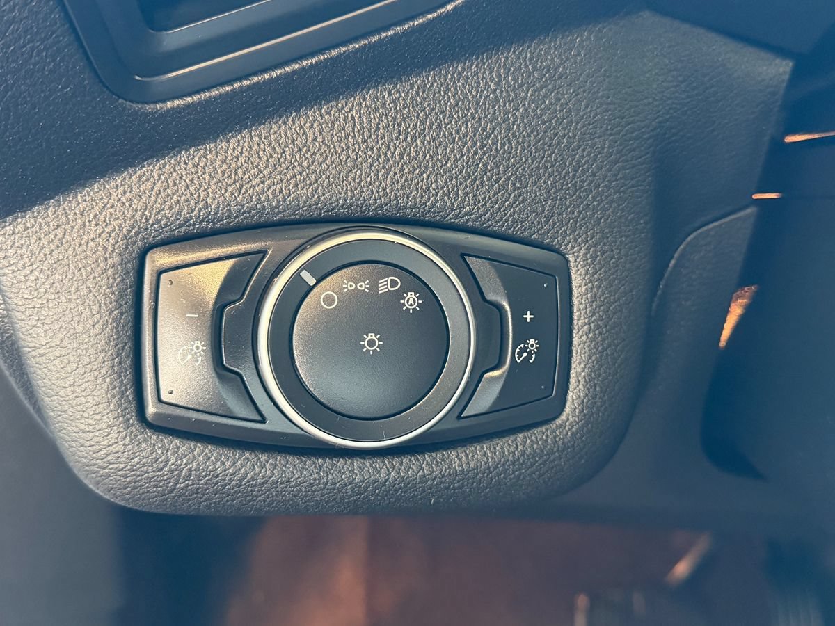 Used 2018 Ford C-MAX SE FWD image 14