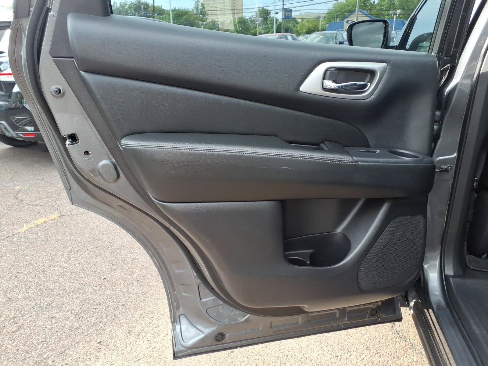 Used 2019 Nissan Pathfinder S AWD/4WD image 24