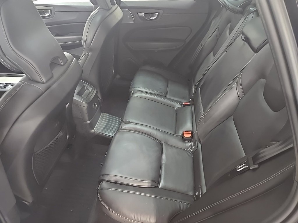 Used 2022 Volvo XC60 T8 Inscription w/ Advanced Package image 19