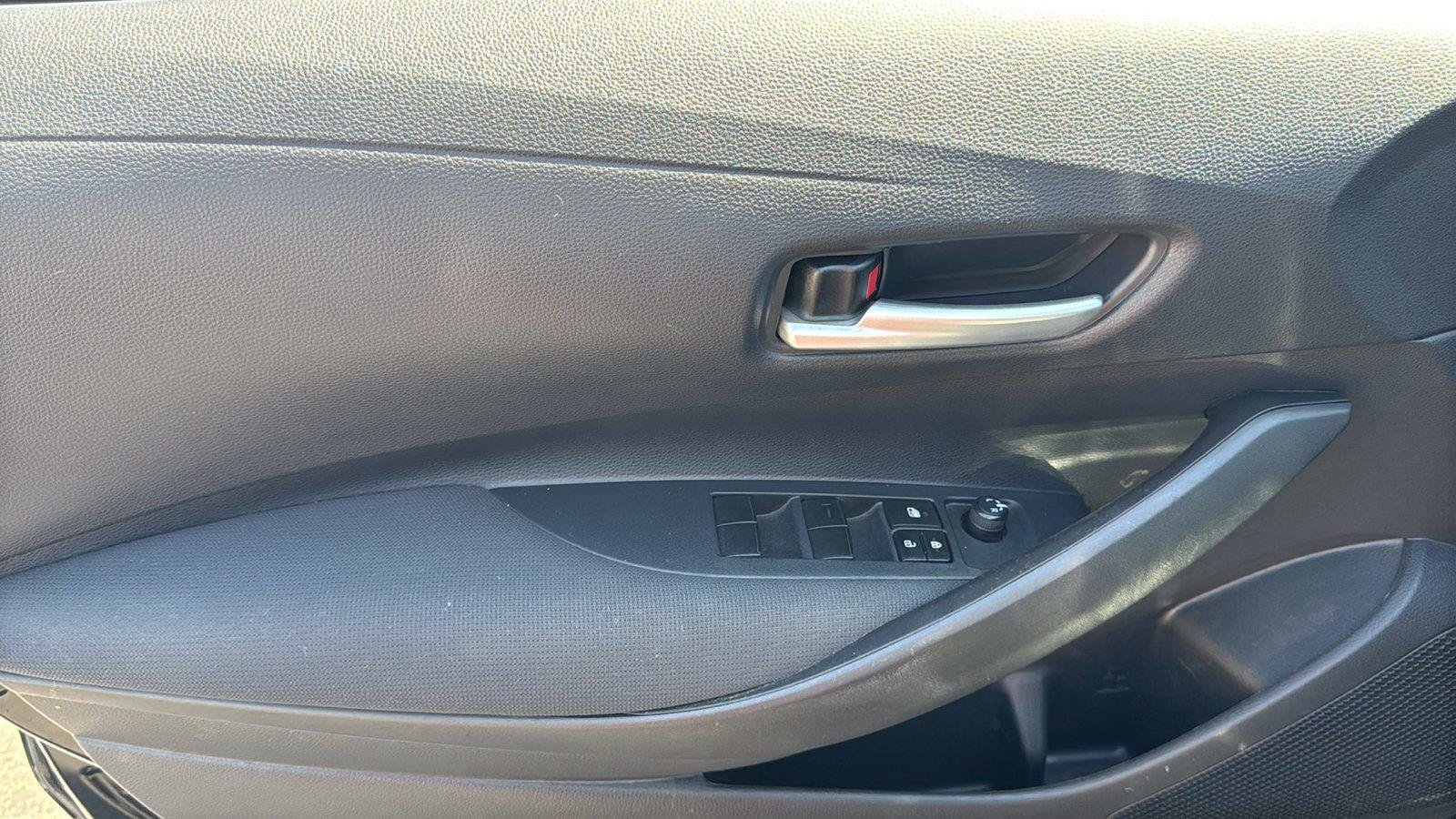 Used 2021 Toyota Corolla LE w/ Carpet Mat Package (TMS) FWD image 8