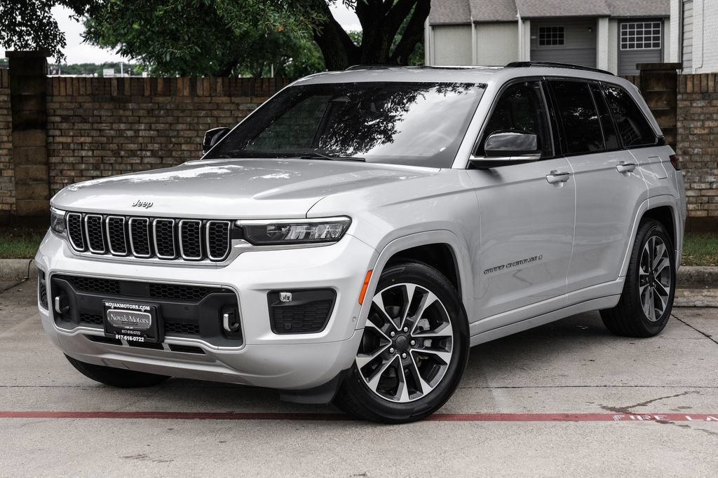Used 2022 Jeep Grand Cherokee Overland w/ Luxury Tech Group IV AWD/4WD image 12