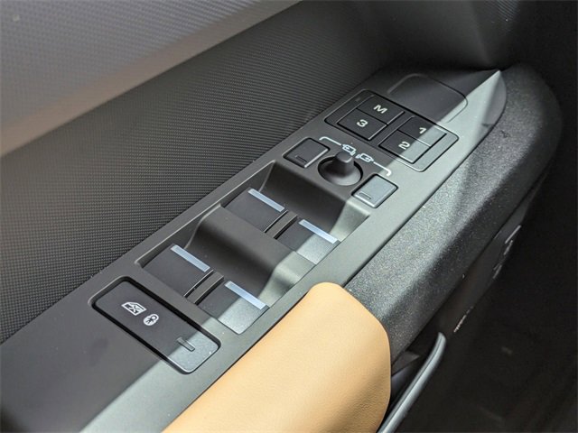 New 2025 Land Rover Defender 110 V8 image 17