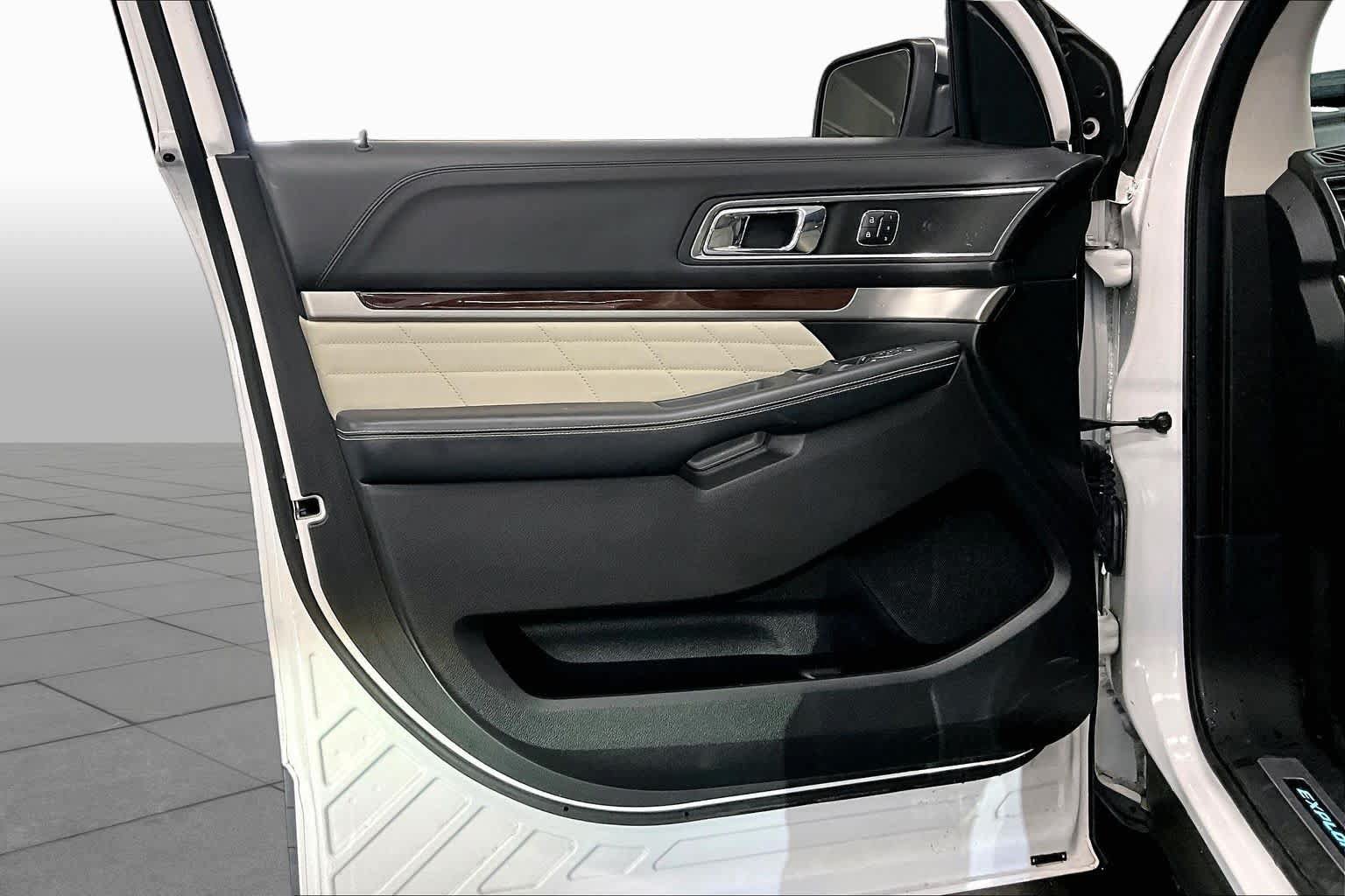 Used 2018 Ford Explorer Platinum AWD/4WD image 21