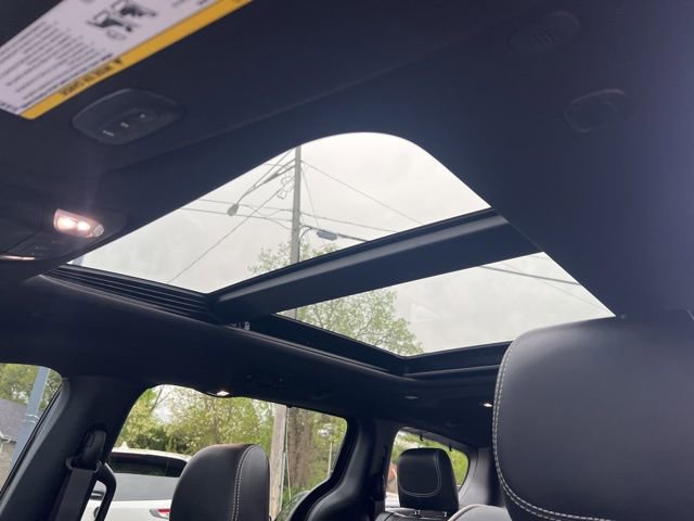 Used 2023 Chrysler Pacifica Limited w/ S Appearance Package AWD/4WD image 5