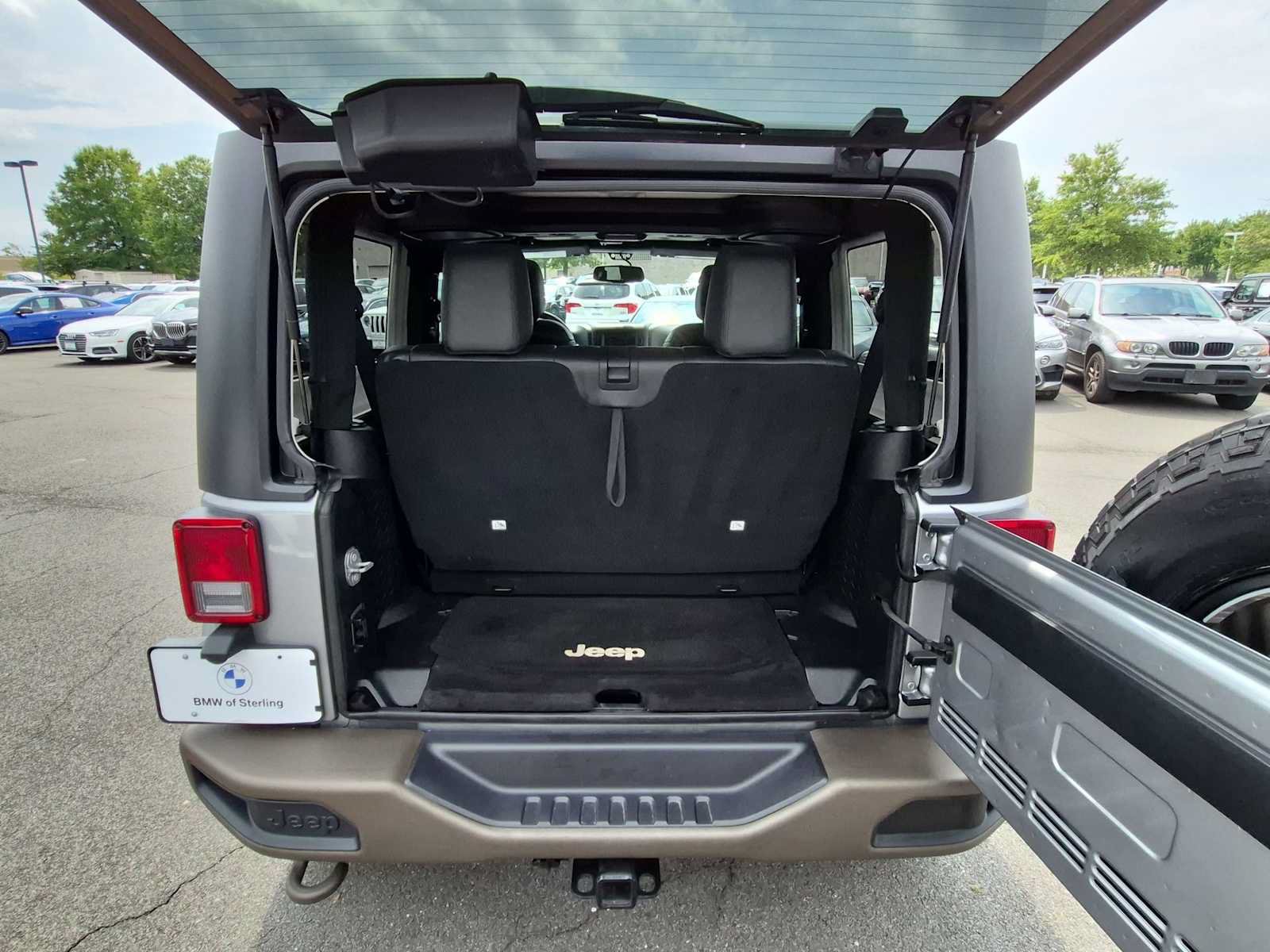 Used 2016 Jeep Wrangler Sahara AWD/4WD image 33