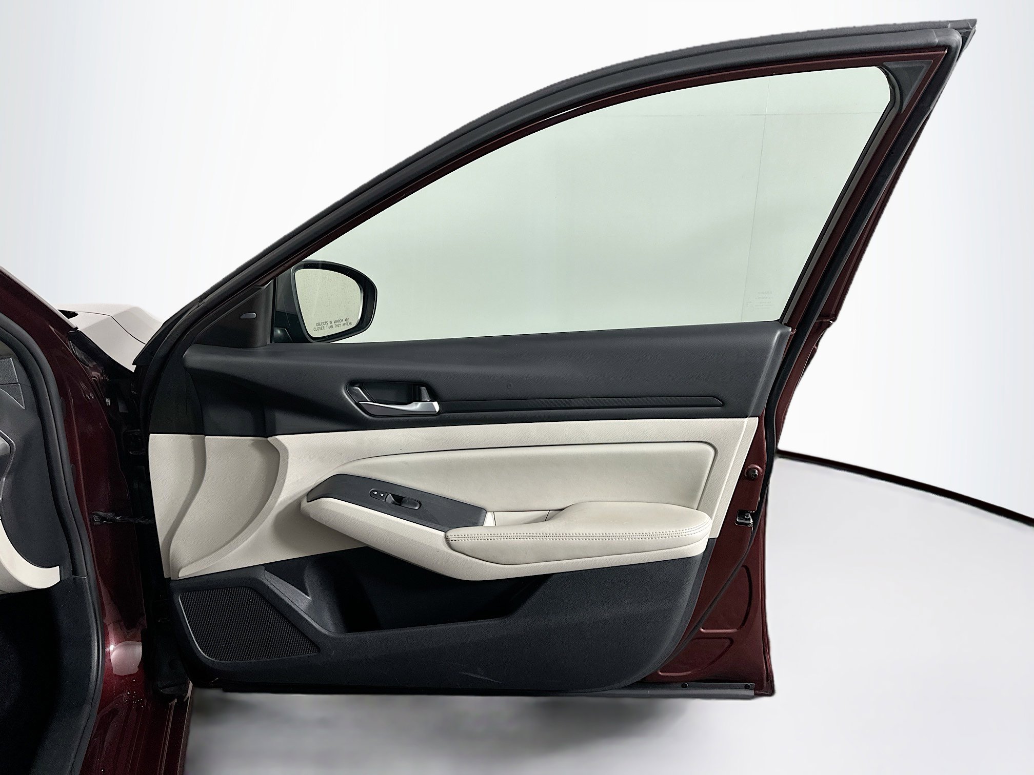 Used 2025 Nissan Altima 2.5 SV image 29