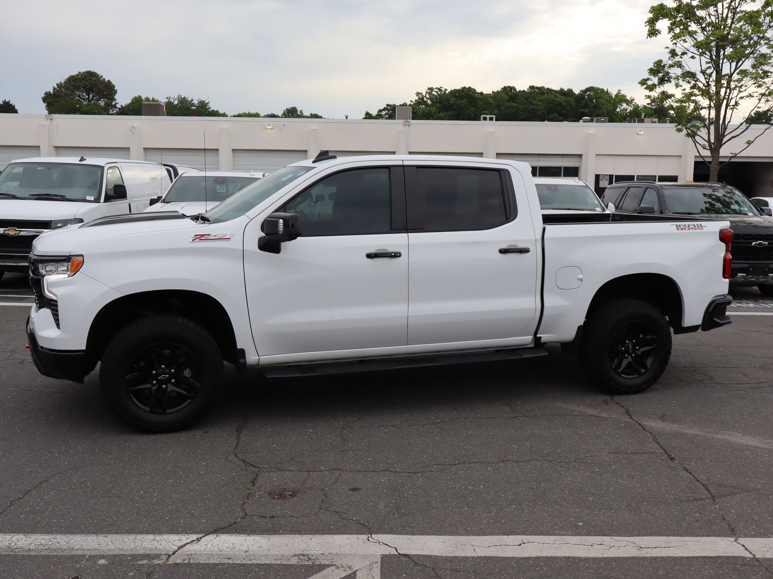 Used 2024 Chevrolet Silverado 1500 LT Trail Boss w/ LT Trail Boss Premium Package AWD/4WD image 7