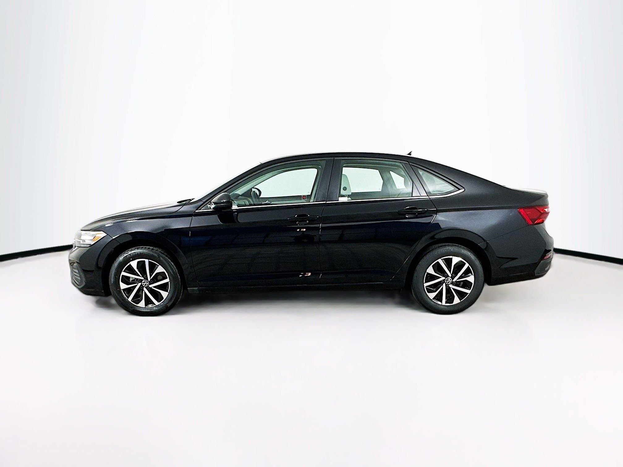 Used 2022 Volkswagen Jetta S image 4