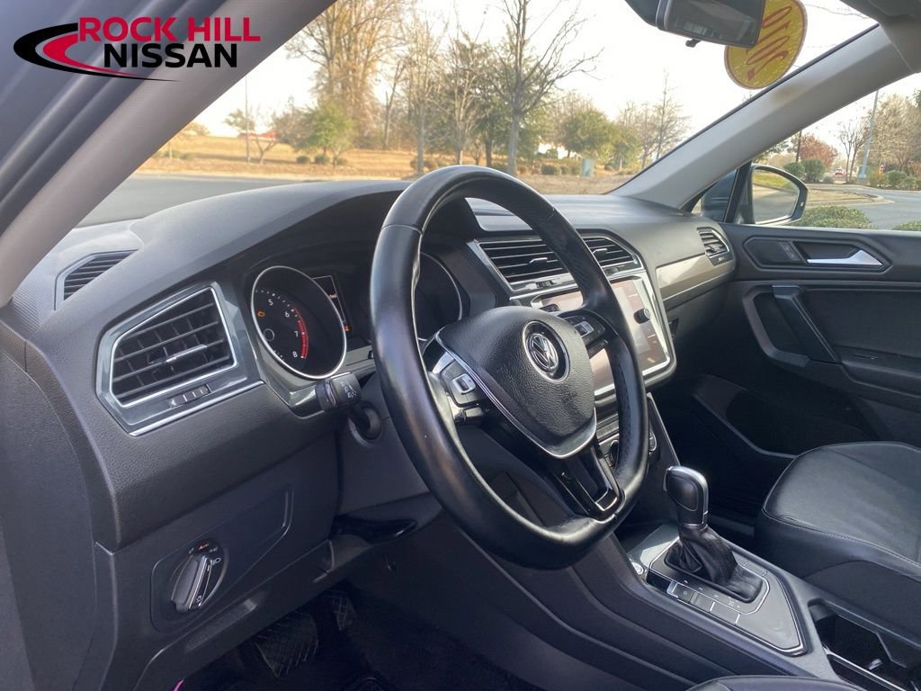 Used 2019 Volkswagen Tiguan SE w/ Panoramic Sunroof Package image 14