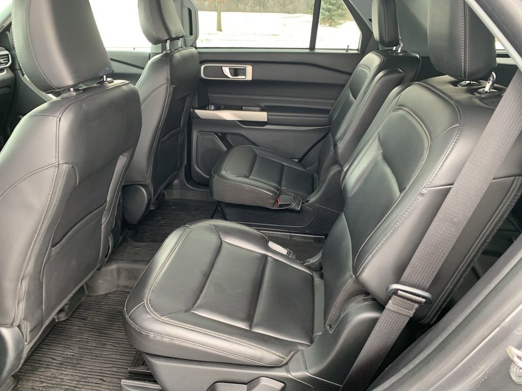 Used 2022 Ford Explorer XLT w/ Equipment Group 202A image 11