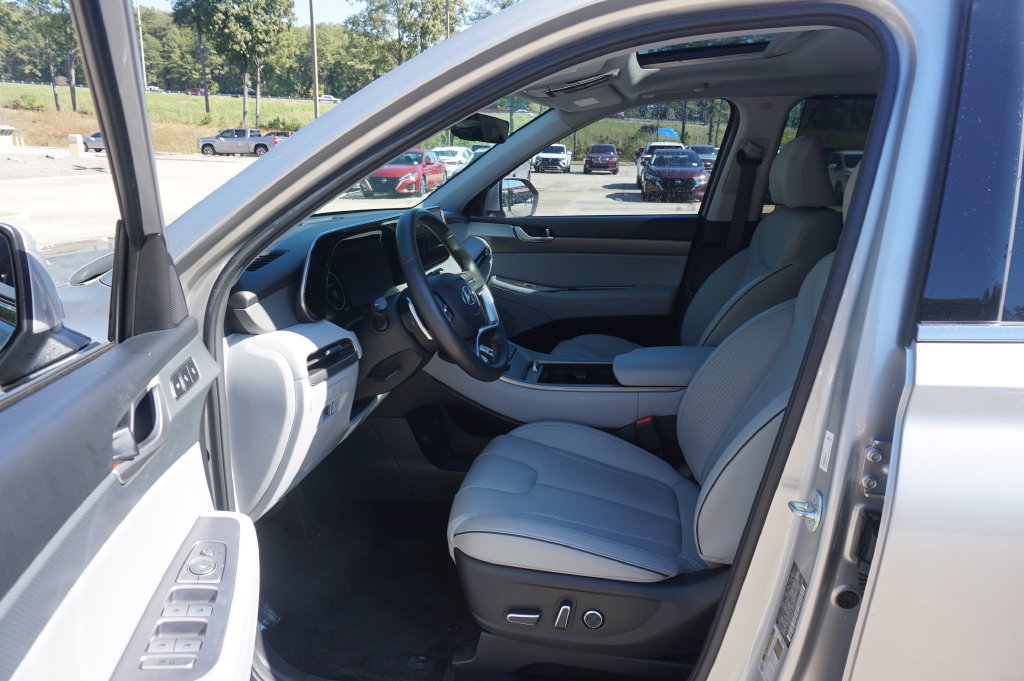 Used 2024 Hyundai Palisade SEL FWD image 2