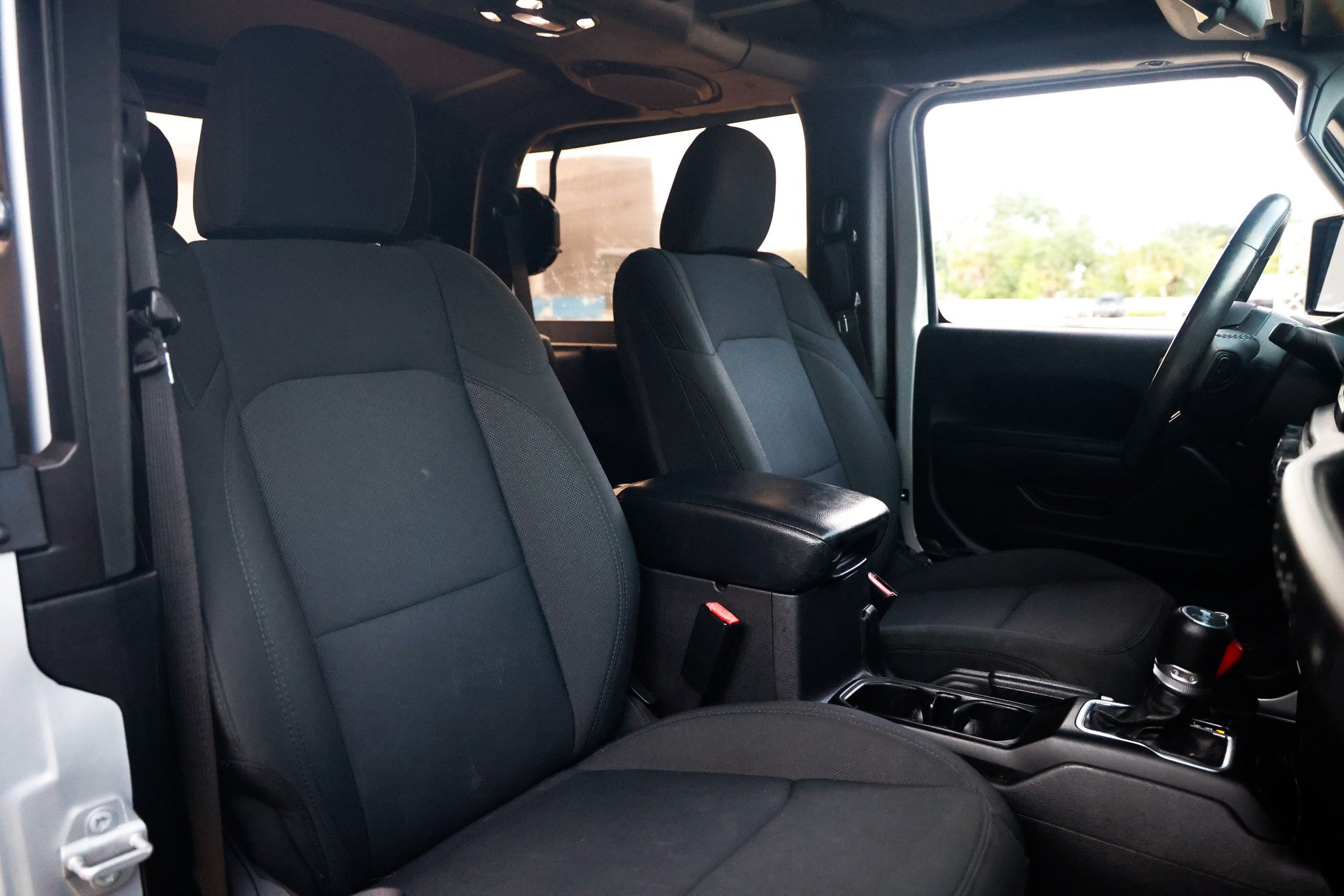 Used 2022 Jeep Wrangler Sport AWD/4WD image 18