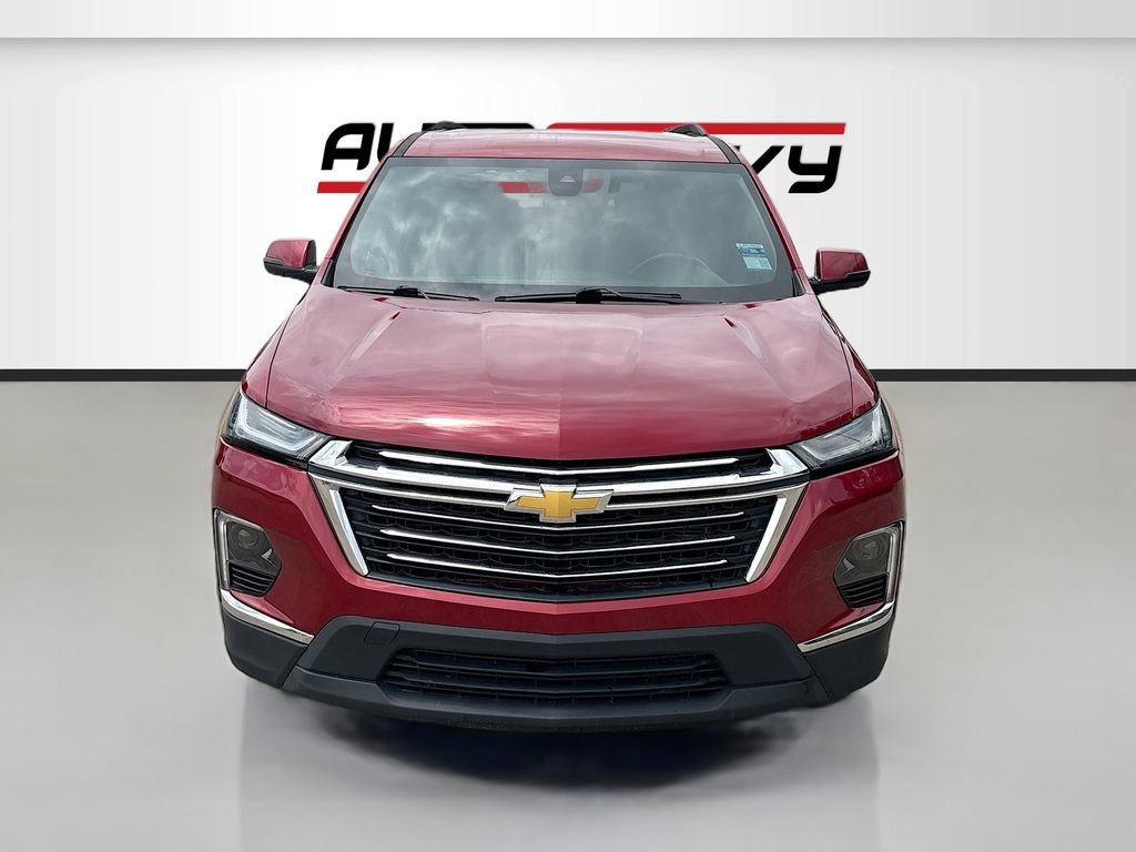 Used 2023 Chevrolet Traverse LT FWD image 2