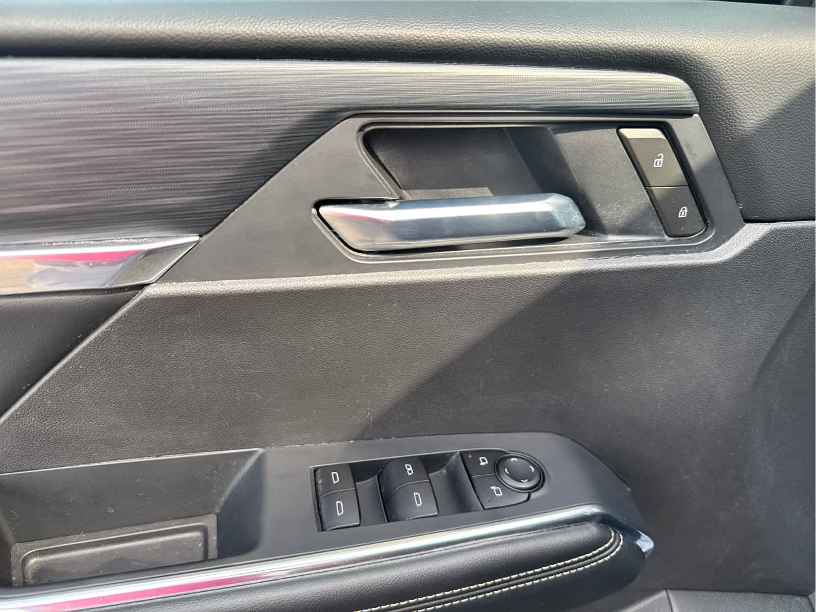 Used 2025 GMC Acadia Elevation FWD image 22