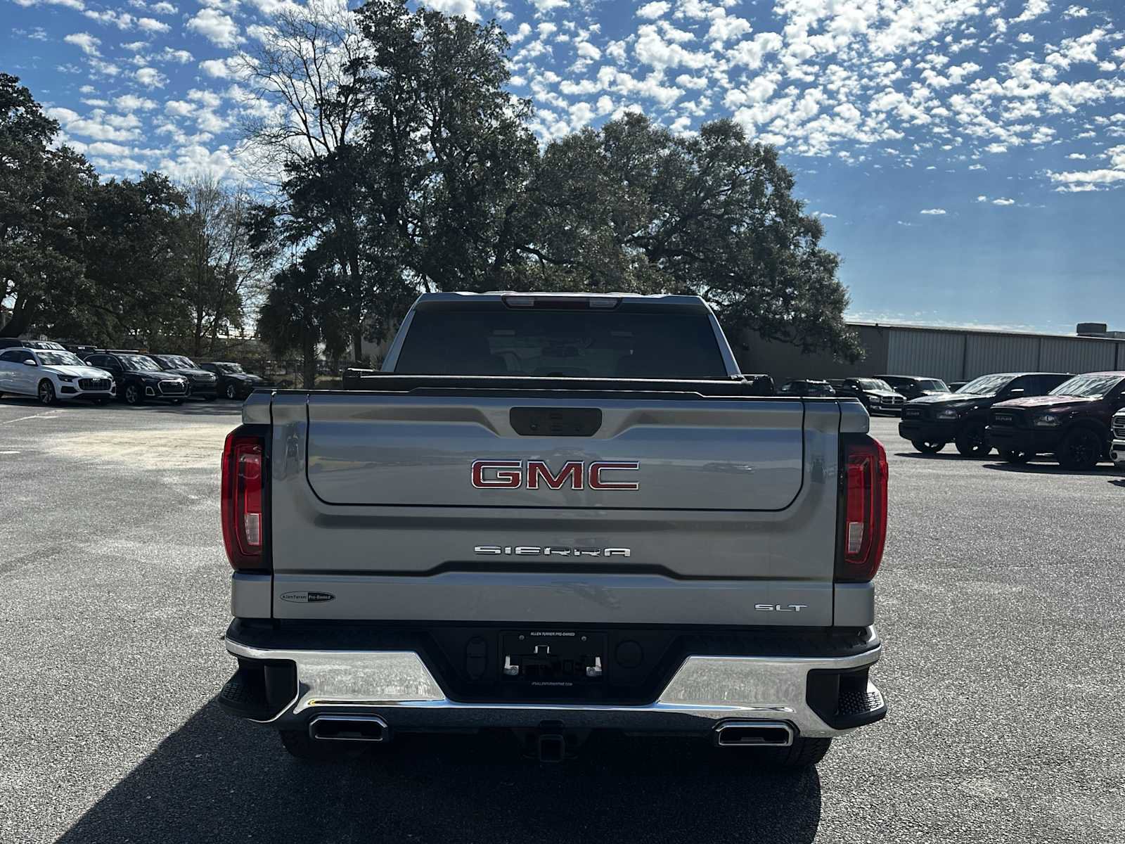 Used 2023 GMC Sierra 1500 SLT w/ SLT Premium Package image 7