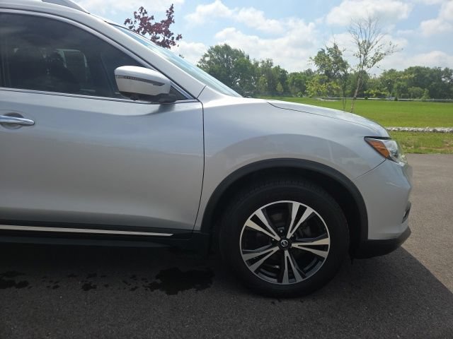 Used 2017 Nissan Rogue SL w/ SL Premium Package FWD image 4