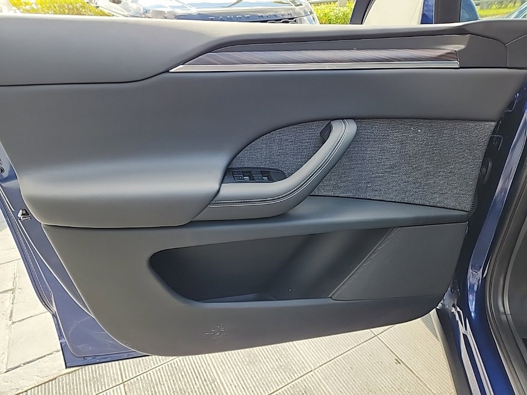 Used 2024 Tesla Model X image 28